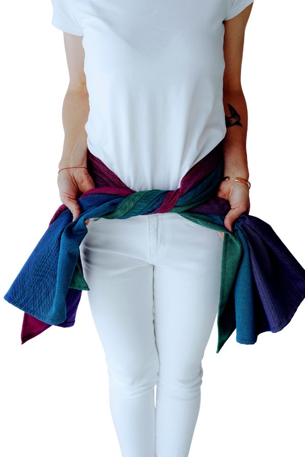 Step 3: Tighten the knot by pulling both ends