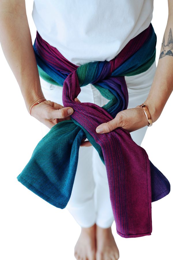 Step 4: Cross the hanging strand under the other