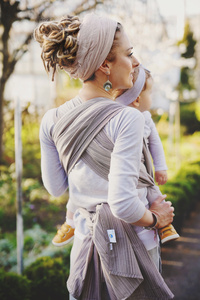 Bamboo Quartz – a beige, naturally soft baby wrap for babywearing, size 6