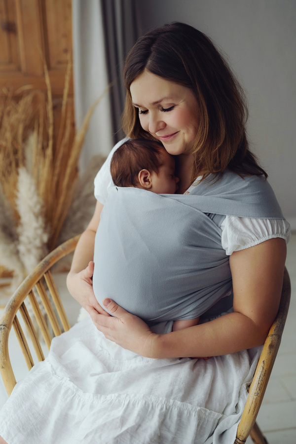 Stretchy Baby Wrap Misty Grey DEMO – Light grey cotton baby sling for newborns