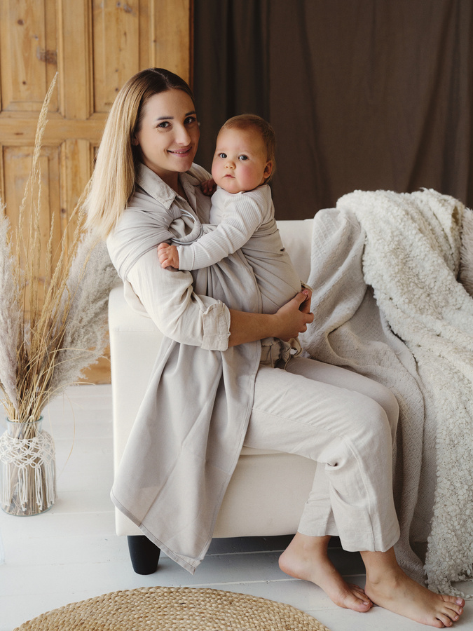 Beige Moonstone M – a timeless ring sling in a beige shade