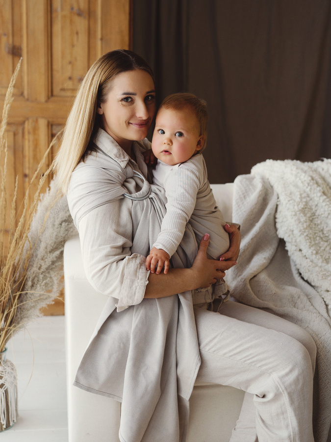 Beige Moonstone M – a timeless ring sling in a beige shade