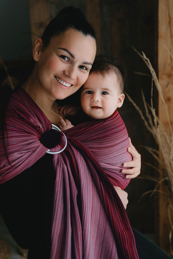 Red ring sling Jasper M – comfortable babywearing from the very first days of life