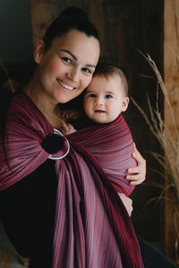Red ring sling Jasper L – comfortable babywearing from the very first days of life