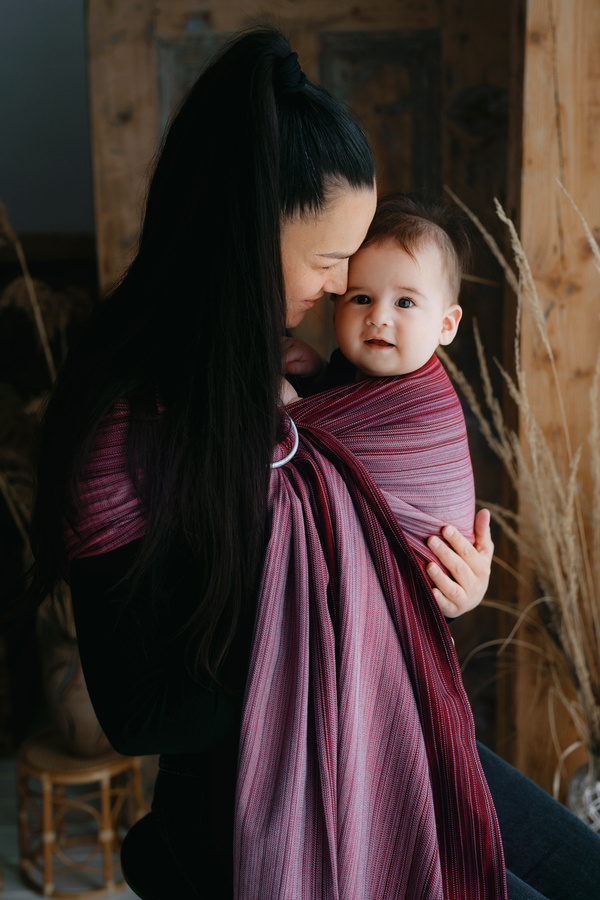 Red ring sling Jasper L – comfortable babywearing from the very first days of life