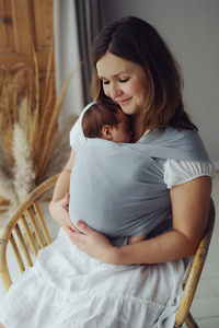 Stretchy Baby Wrap Misty Grey DEMO – Light grey cotton baby sling for newborns
