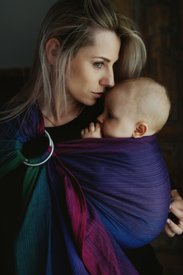 Colourful ring sling Zircon M – a popular and affordable choice for starting babywearing
