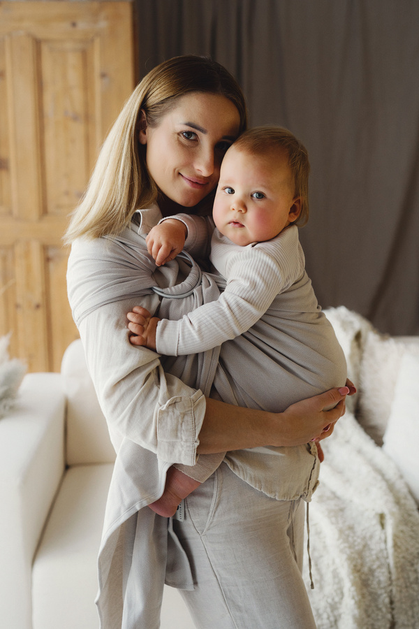 Beige Moonstone M – a timeless ring sling in a beige shade
