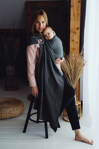 Graphite ring sling Slate Moonstone M – a practical solution for parents